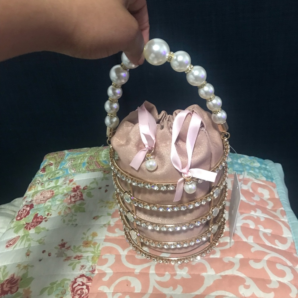 classy Elegant purse ordered to match a fit in person it didn’t match BRAND NEW